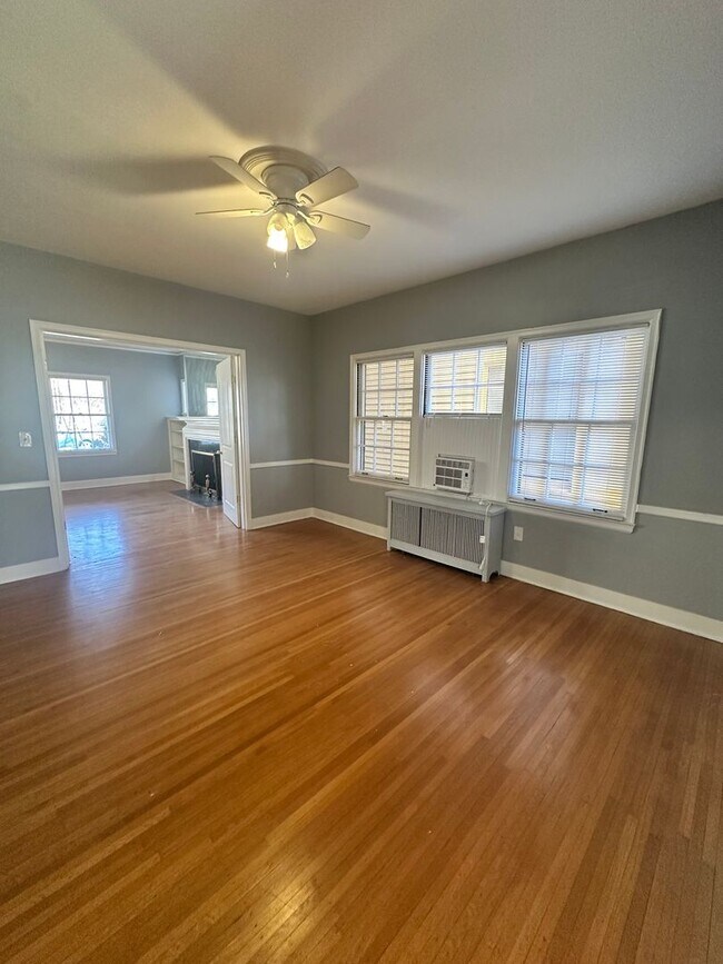 Building Photo - 2007 Kenilworth Pl