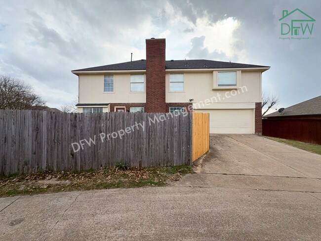 Building Photo - For Lease: Beautifully Remodeled 3-Bed Two-Story in Quiet DeSoto Neighborhood