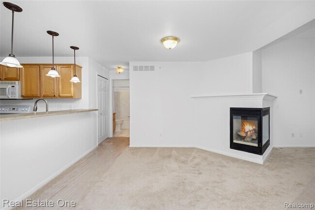 Building Photo - 23102 Alexa Dr