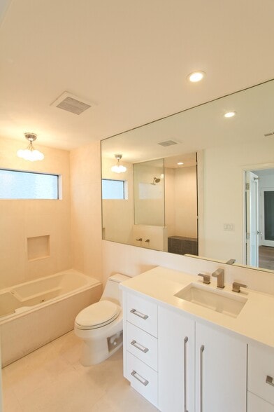 Building Photo - 7353 Pyramid Pl