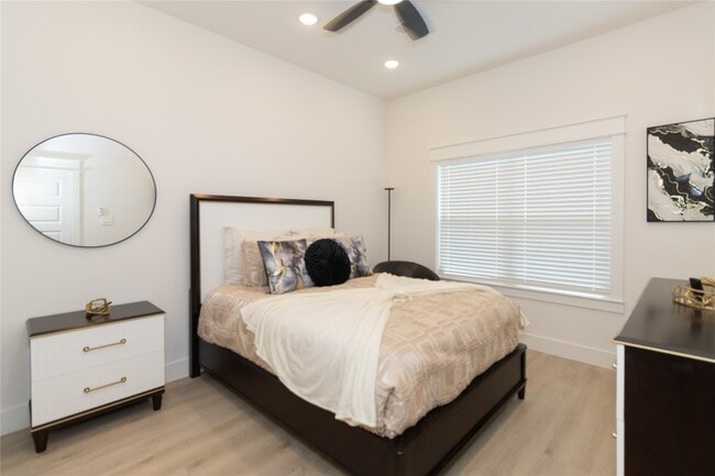 Building Photo - 4902 Higgins St