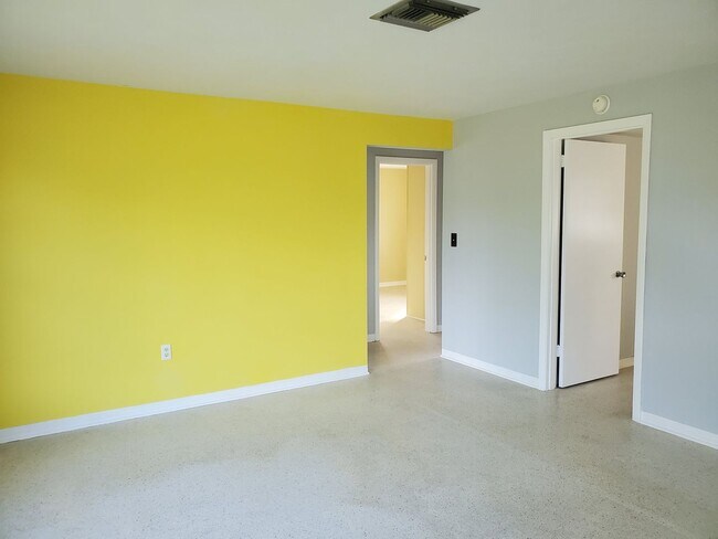 Building Photo - 211 Oklahoma Ave