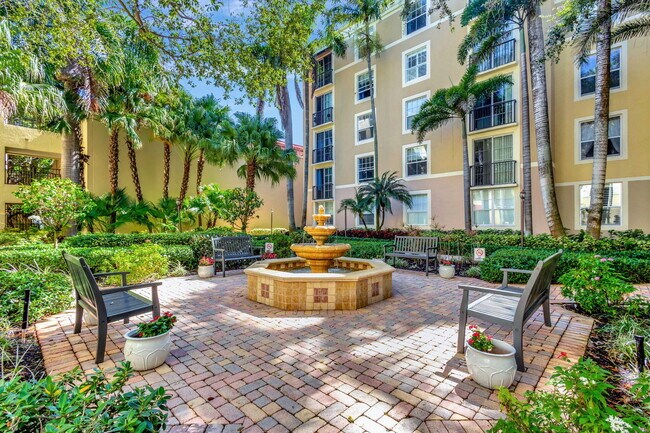 Building Photo - 720 S Sapodilla Ave