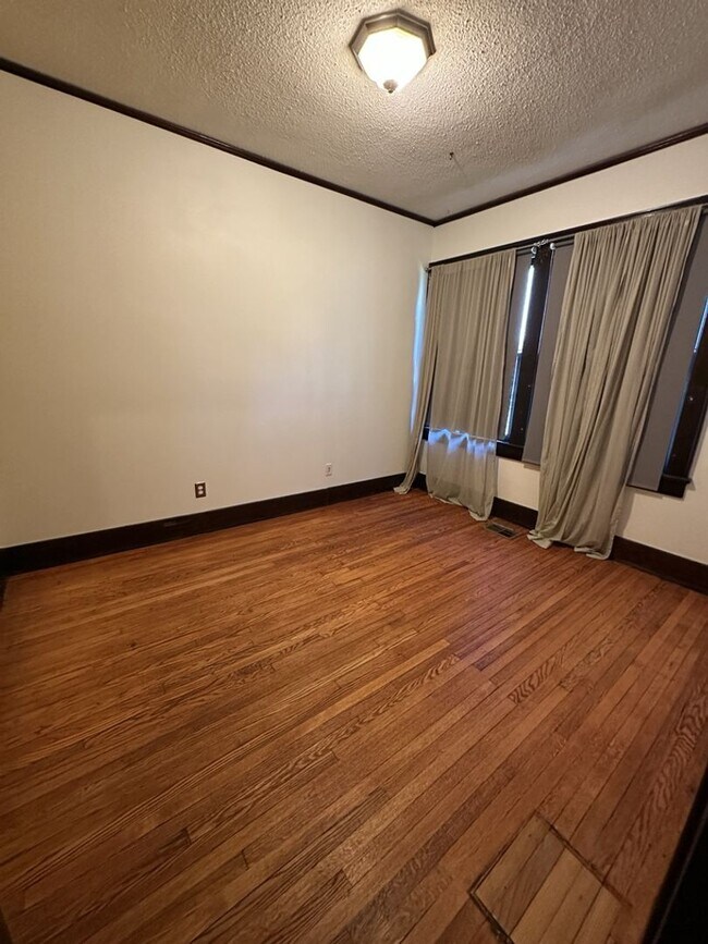 Building Photo - Charming 3BR Brainerd Home with Screened Porch