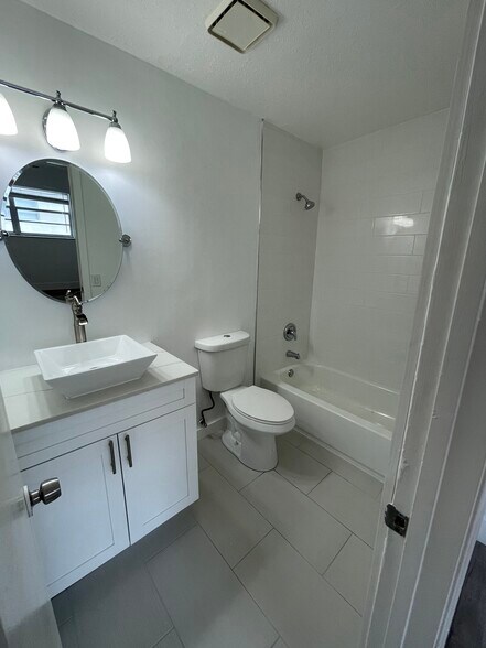 Master Bathroom - 1695 W 42nd St