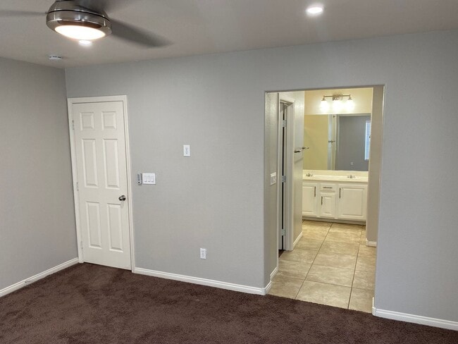 Building Photo - NW!!! 4 bedrooms!!! Pool and Spa!!! All ti...