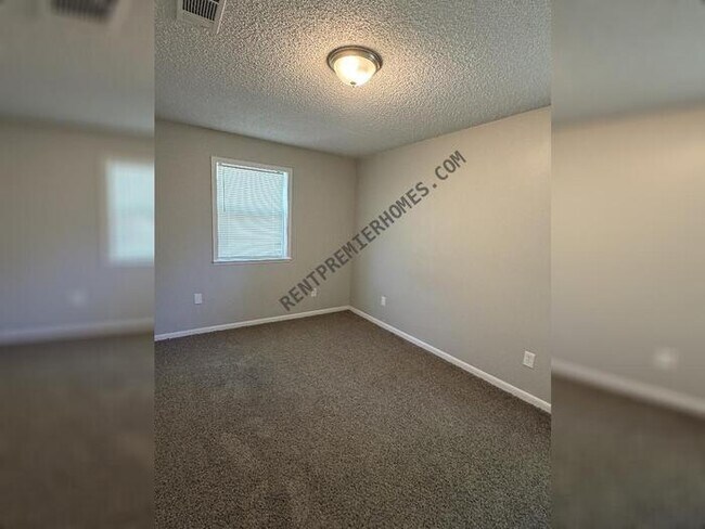 Building Photo - 3611 Pelton Rd