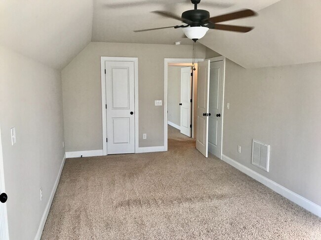 Building Photo - 530 Salterton Way