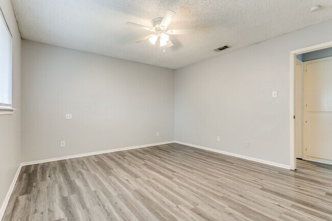 Building Photo - 13226 Chesterton Dr