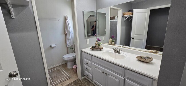 Building Photo - 2051 Rancho Dr