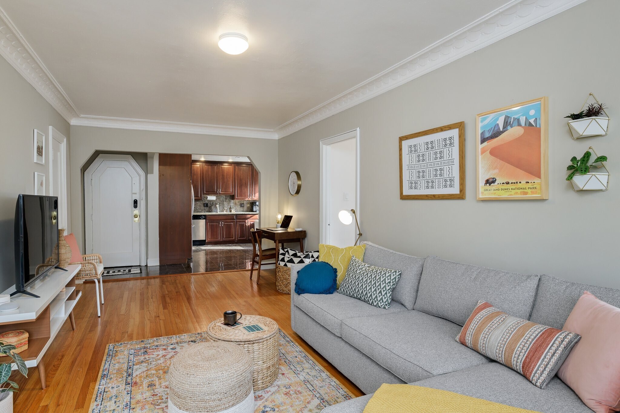 Building Photo - 807 W 48th St