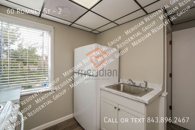 Building Photo - 60 Romney St