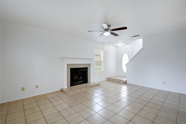 Building Photo - 6102 Parkwood Dr