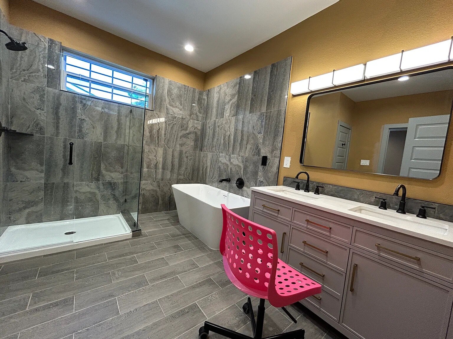 Building Photo - Room in Duplex on N Shore Dr