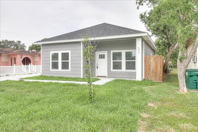 Building Photo - 5017 Moravian Dr