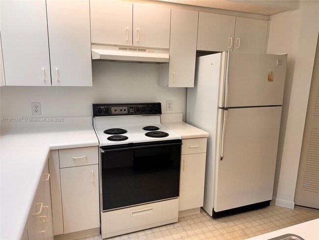 Building Photo - 13105 SW 16th Ct