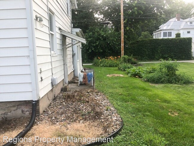 Building Photo - 3 br, 2.5 bath House - 408 E. Chestnut