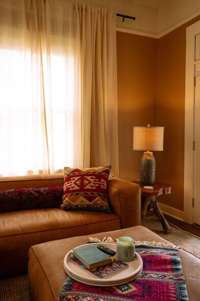 Building Photo - 112 E 16th St