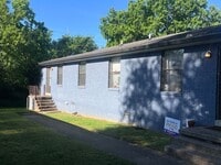 Building Photo - Duplex with Great City Access