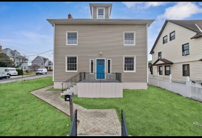 Building Photo - 70 Normandy Rd