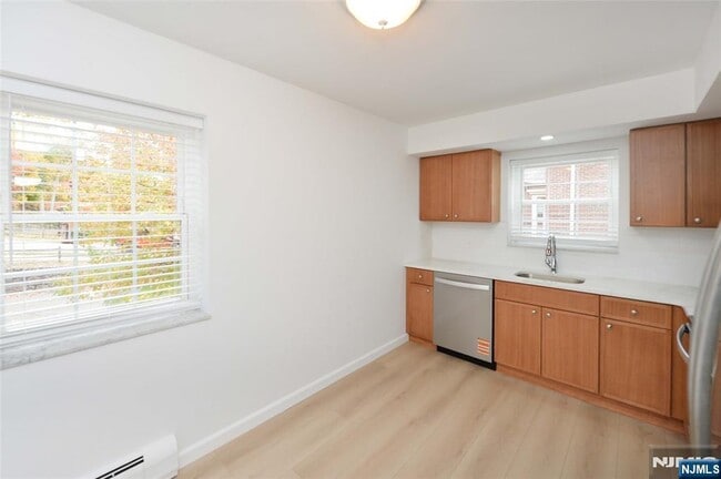 Building Photo - 20-30-30 Ridge Rd