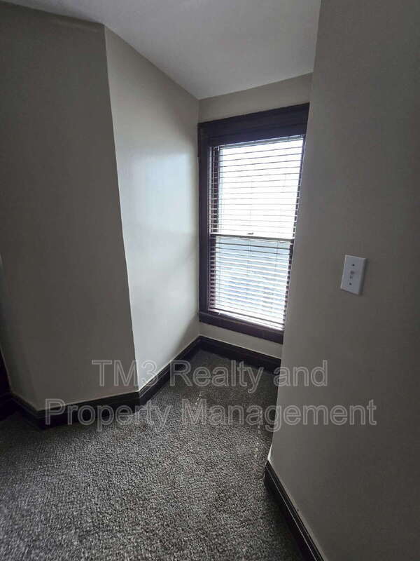 Building Photo - 302 Miami St