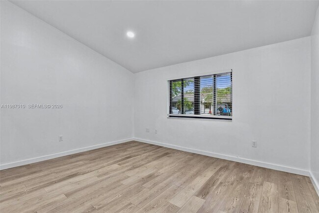 Building Photo - 518 NE 199th Ln