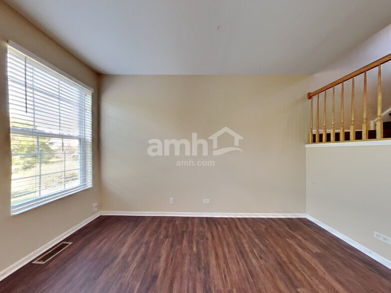 Building Photo - 1350 W Crane View Ct