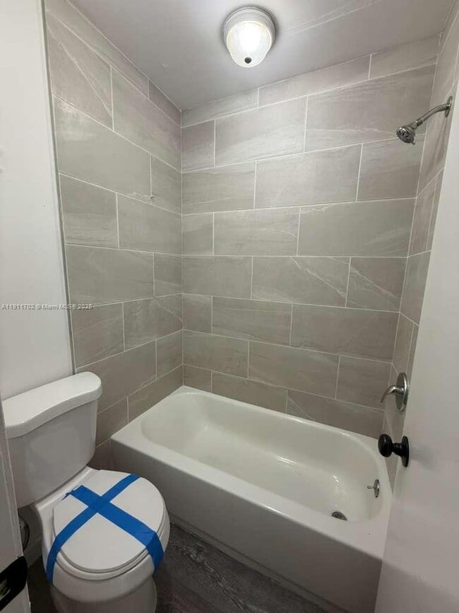 Building Photo - 6200 NW 26th Ct