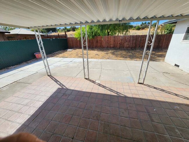Building Photo - 324 Brookside Dr