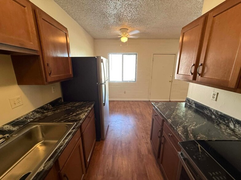 Building Photo - 1518 E Hedrick Dr
