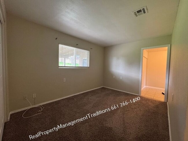 Building Photo - Great 3 + 2 Located in Quartz Hill