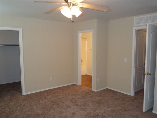 Building Photo - 211 E Valley View Dr