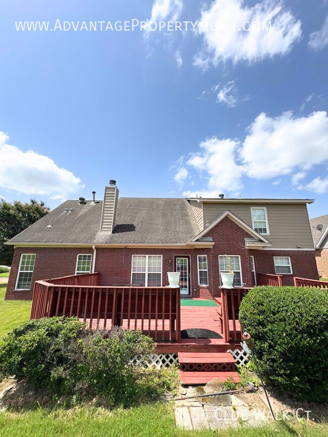 Building Photo - 9456 Club Walk Ct