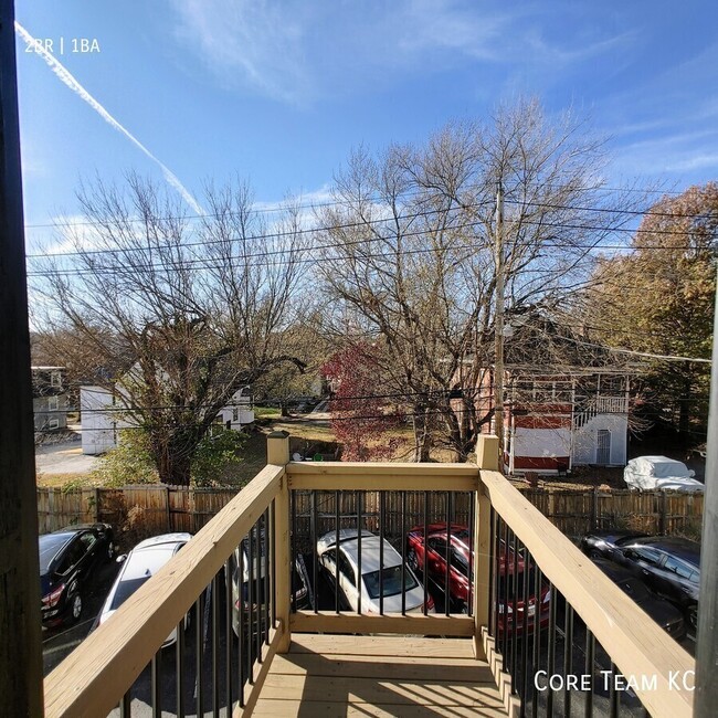 Building Photo - Top floor two bedroom in Midtown!