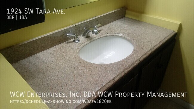 Building Photo - 1924 SW Tara Ave