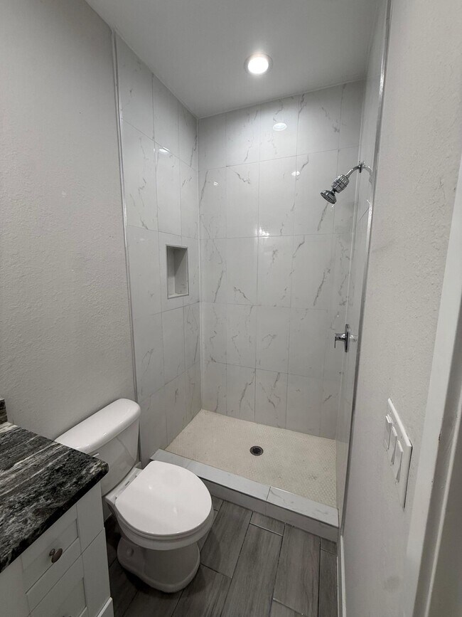 Building Photo - 4800 15th St SW