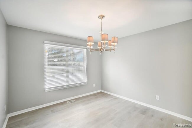 Building Photo - 2609 Huntington Dr