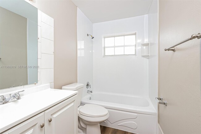 Building Photo - 1443 7th St