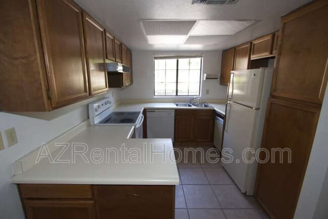 Building Photo - 925 N College Ave