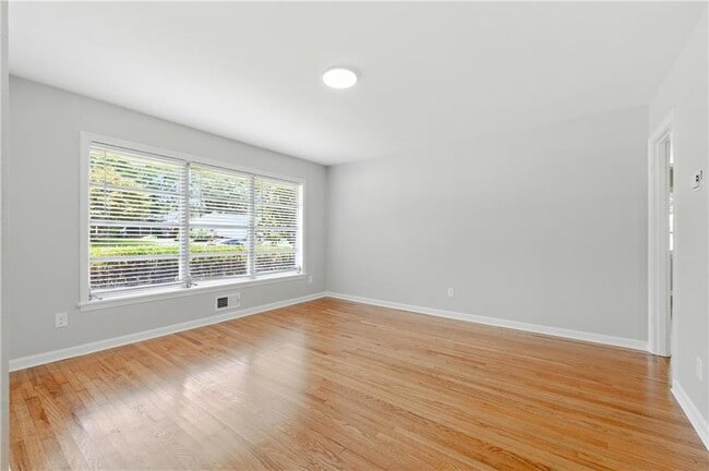 Building Photo - 1195 Starline Dr