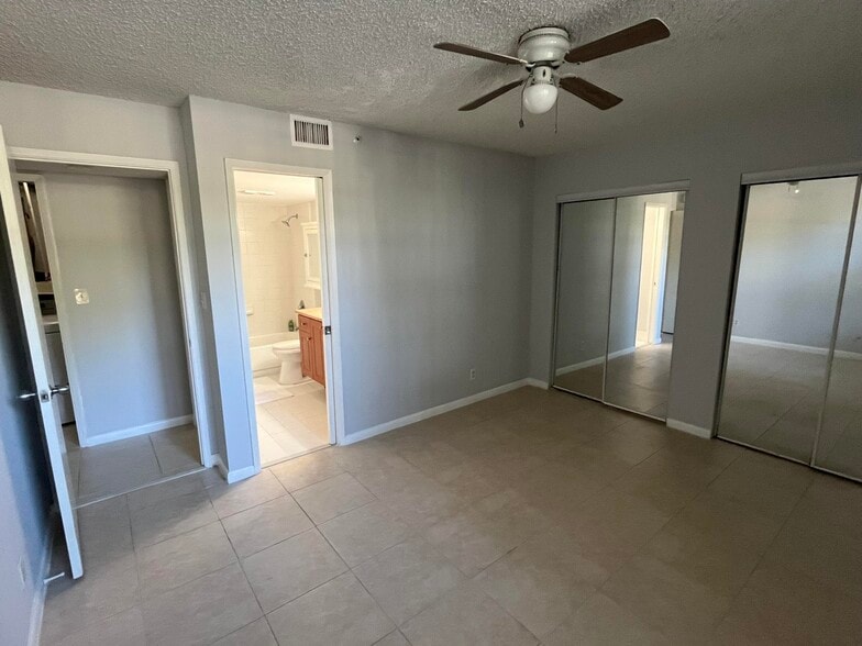 Building Photo - 1915 Lavers Cir