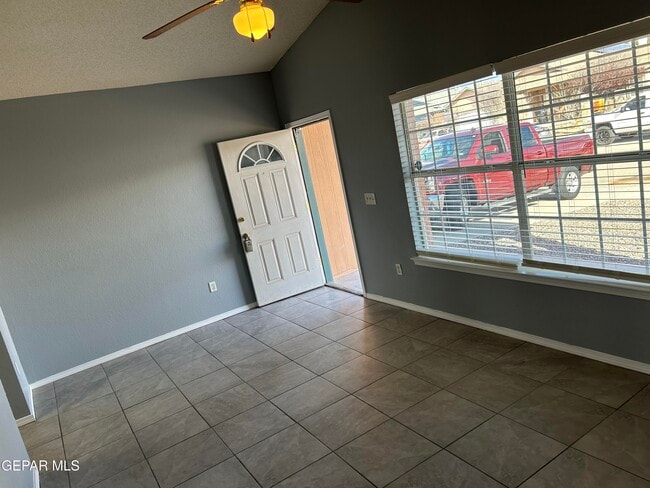 Building Photo - 609 Desierto Bonito St