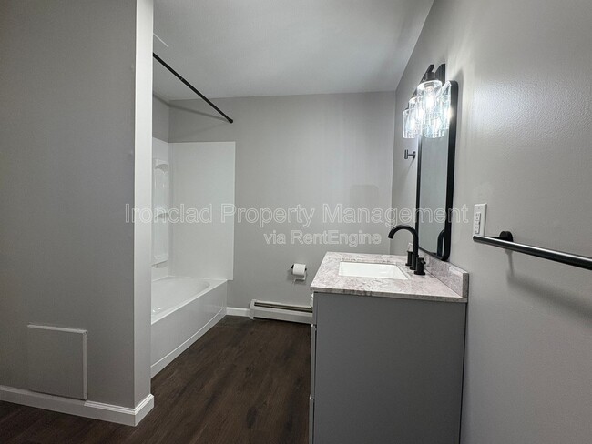 Building Photo - 818 Pine St