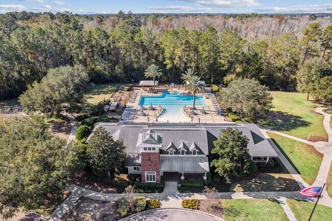 Building Photo - Spacious 4-Bedroom Home in Amelia Walk wit...