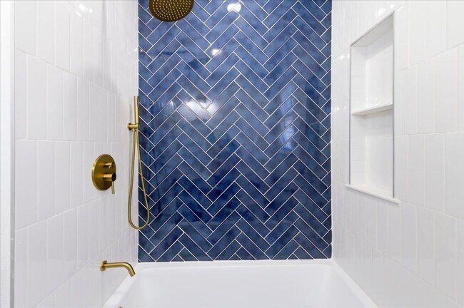 Building Photo - Move-In Ready 3BR/1.5BA Home with Private Backyard