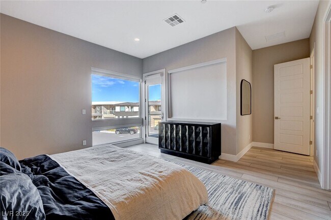 Building Photo - 5289 Feathertop Dr