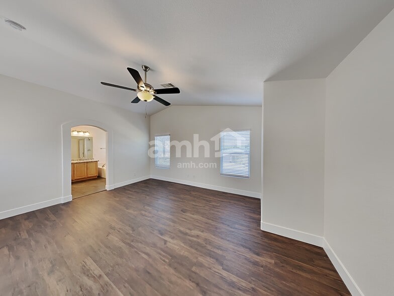 Building Photo - 8892 Happy Stream Ave