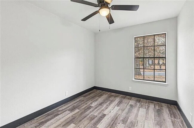 Building Photo - 2513 N Pinecliff Ct