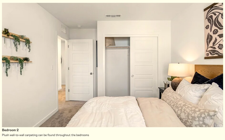 Building Photo - 4454 Buckingham Ave